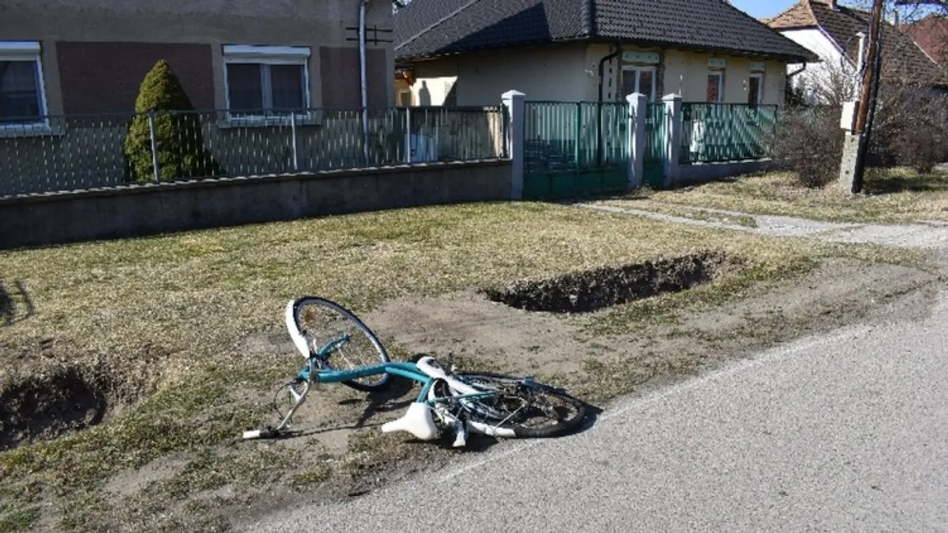 Gépkocsiján fennakadt biciklivel együtt hagyta el a baleset helyszínét a sofőr