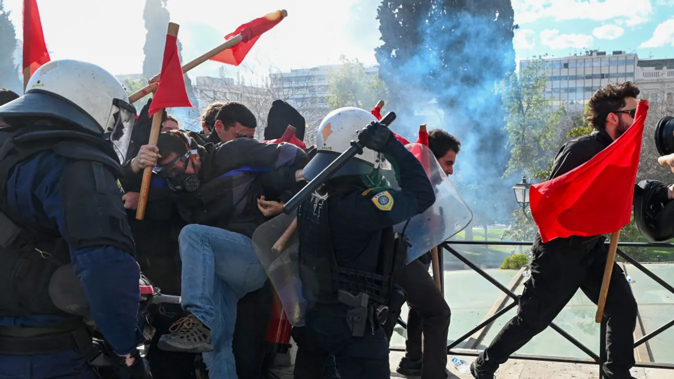 Tüntető diákok csaptak össze rendőrökkel Athénban