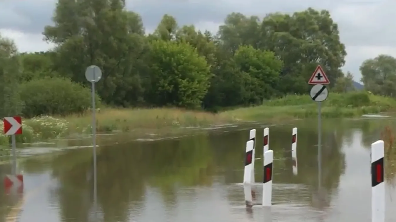 A Rába egyes szakaszain harmadfokú készültség van, míg a Duna Bajánál és Mohácsnál tetőzik + videó