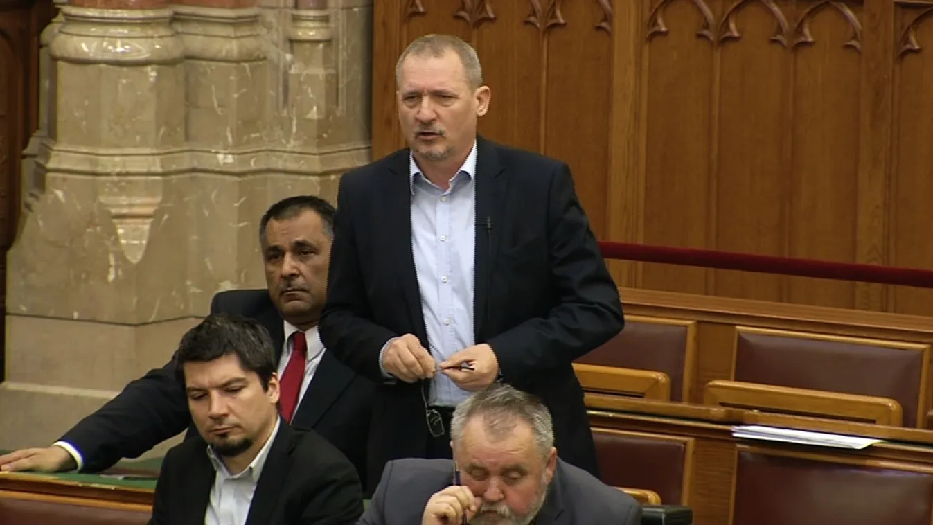 „A közszolgák nem rabszolgák!” – Reggeli járat