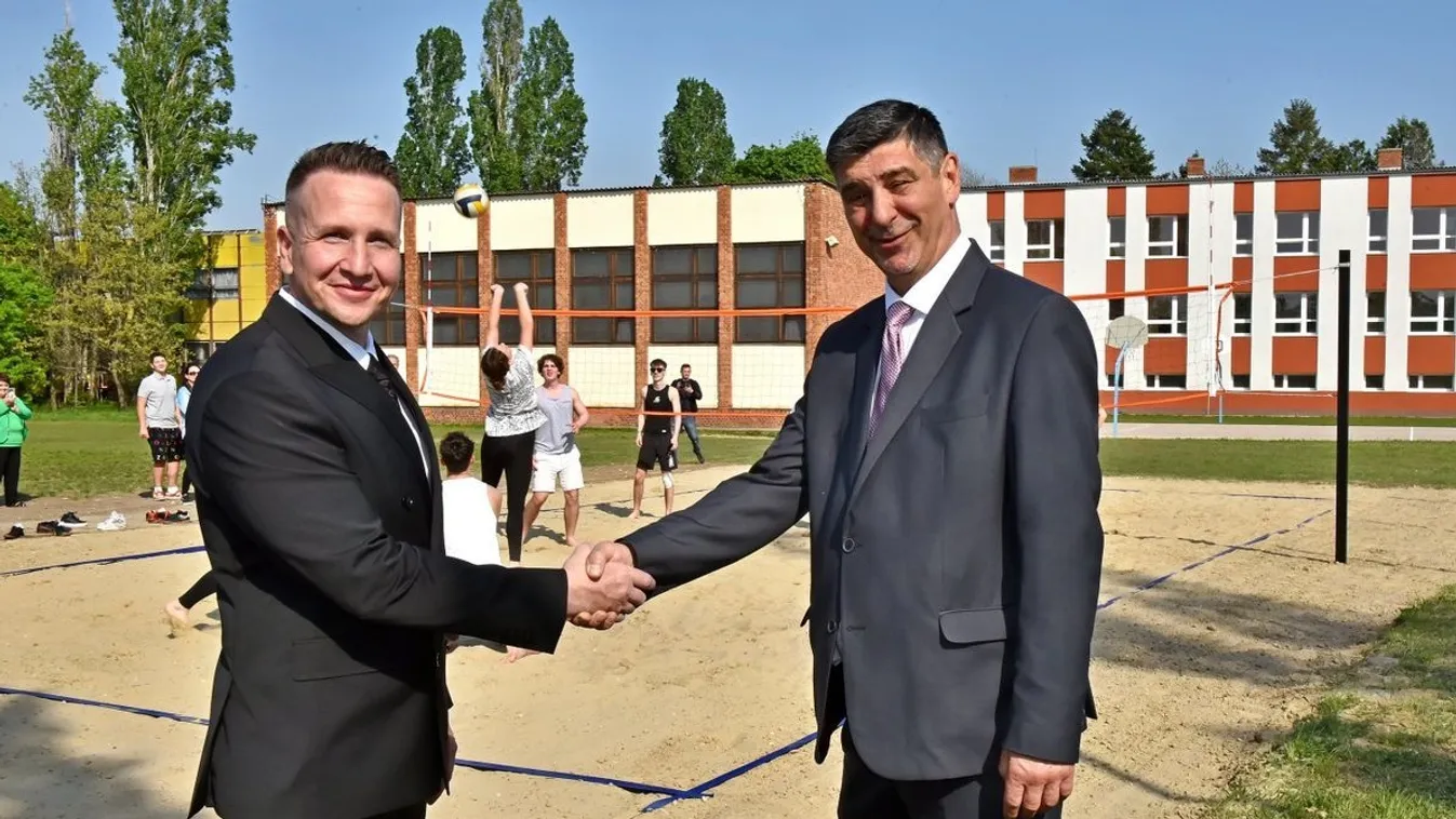 Nem akárki vett röplabdapályát a Balassi Bálint Gimnázium tanulóinak