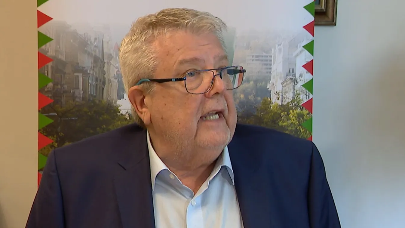 A háborúpárti politikusokat mutatja be a Civil Összefogás Fórum plakátkampánya