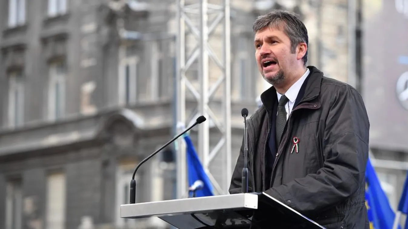 Hadházy már öt éve is azzal hitegette a közvéleményt, hogy nem ül be a parlamentbe