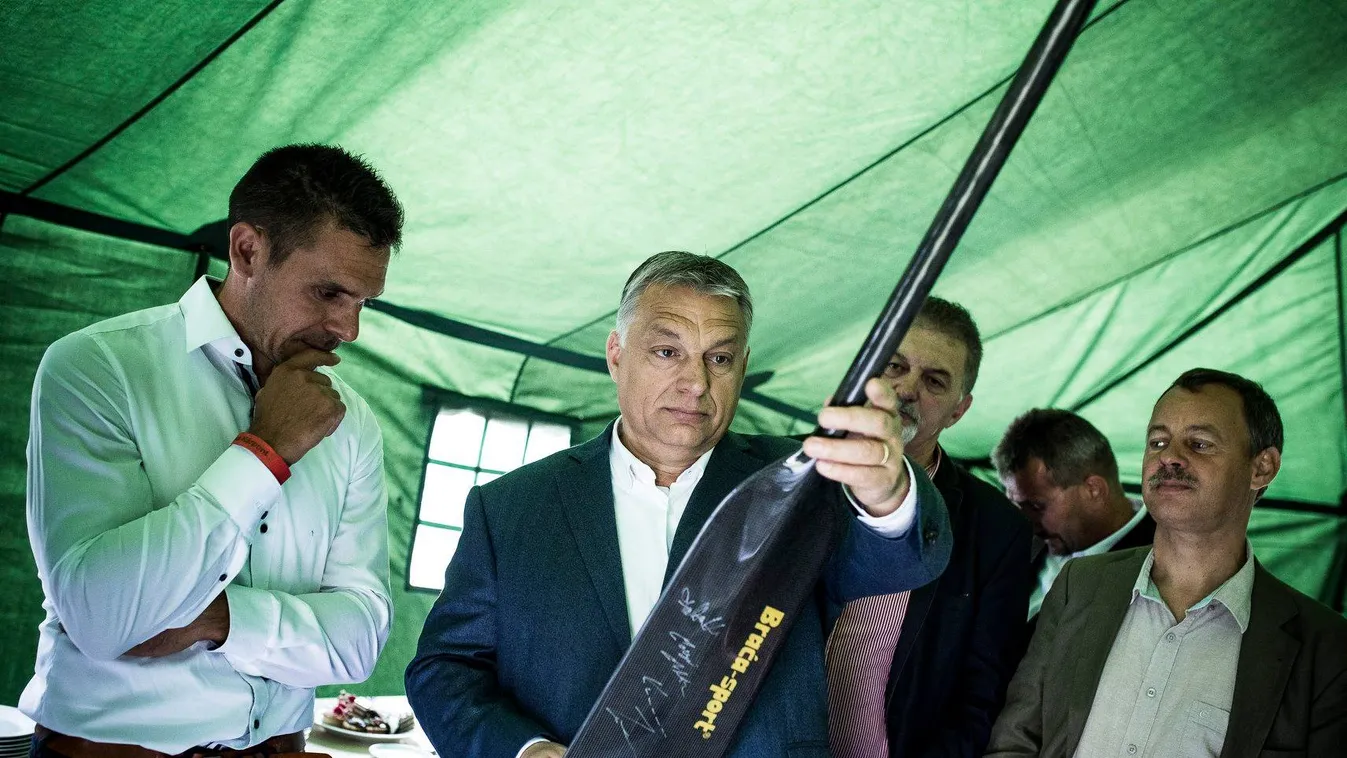 Orbán: A hazaszeretetet szolgálják a beruházások