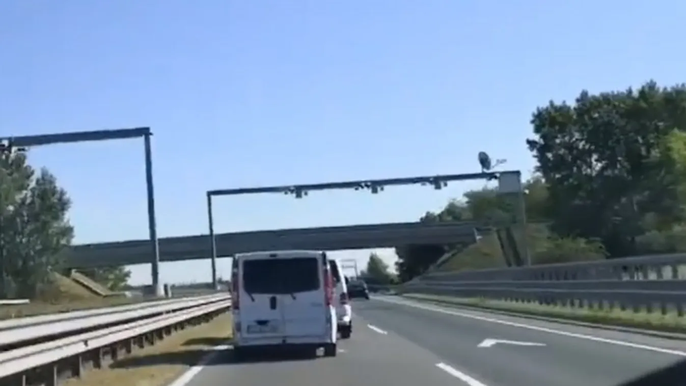 Veszélyes vontatást filmeztek le egy magyar autópályán
