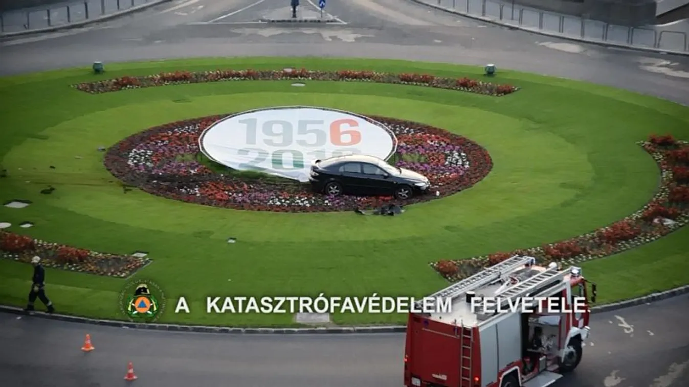 A Clark Ádám téri virágágyásban kötött ki egy autó