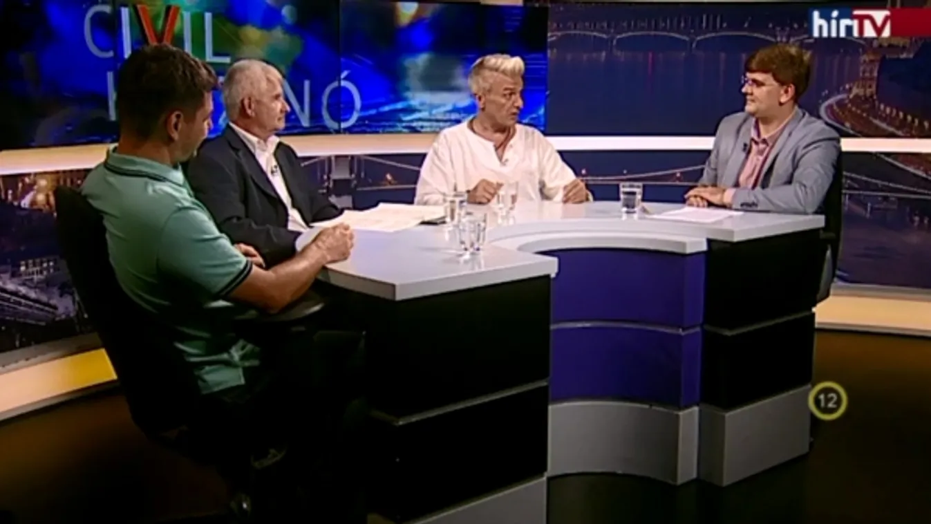 Bayer a legnagyobb írók között