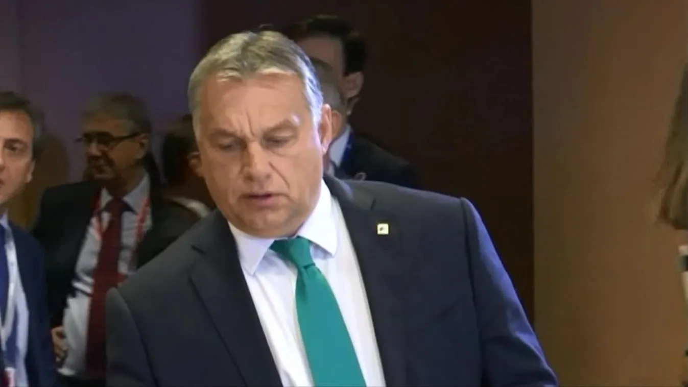 Orbán néma maradt, csak a közmédiának sorosozott