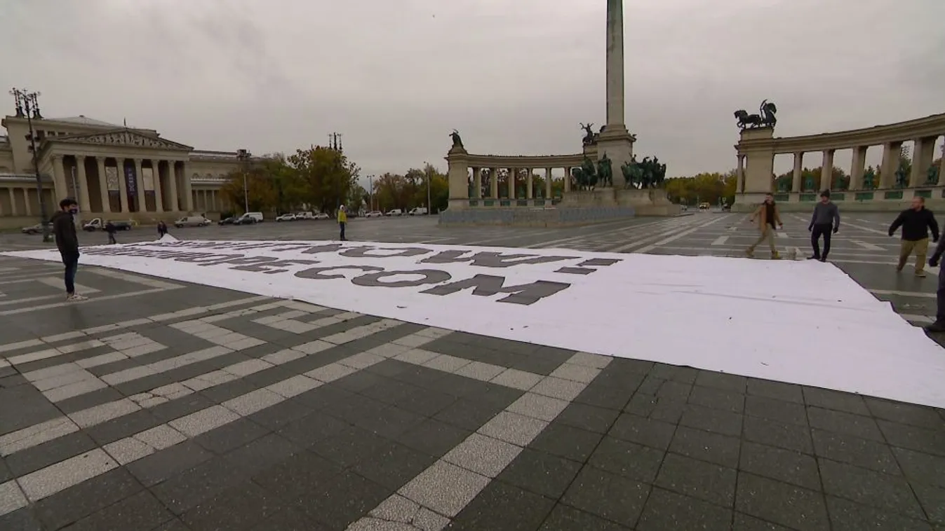 Óriásmolinóval hívták fel a figyelmet a székely aláírásgyűjtő akcióra