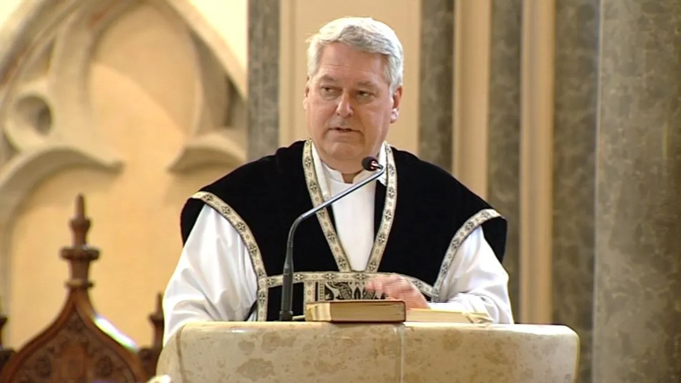 Plébános: a Fidesz védheti meg Európát a liberális pusztítástól