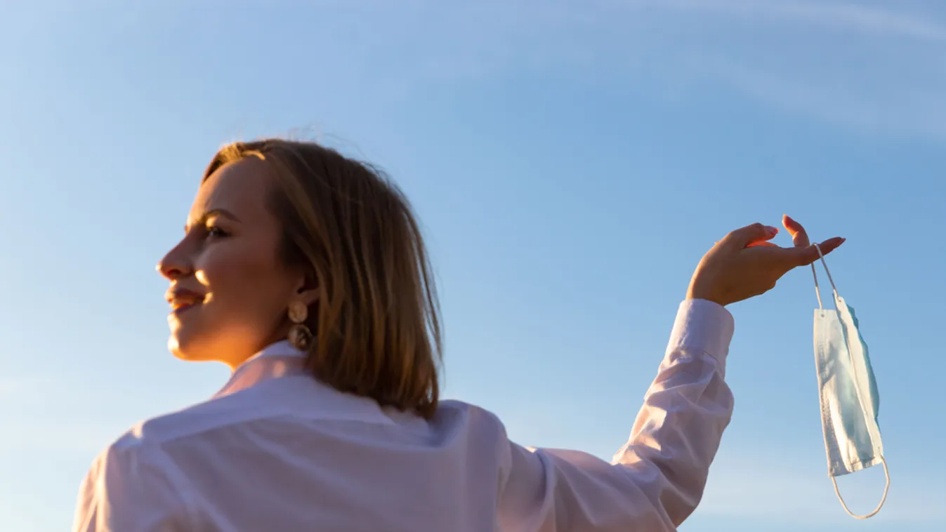 Május elsejével eltörlik a maszkviselési kötelezettséget Magyarországon