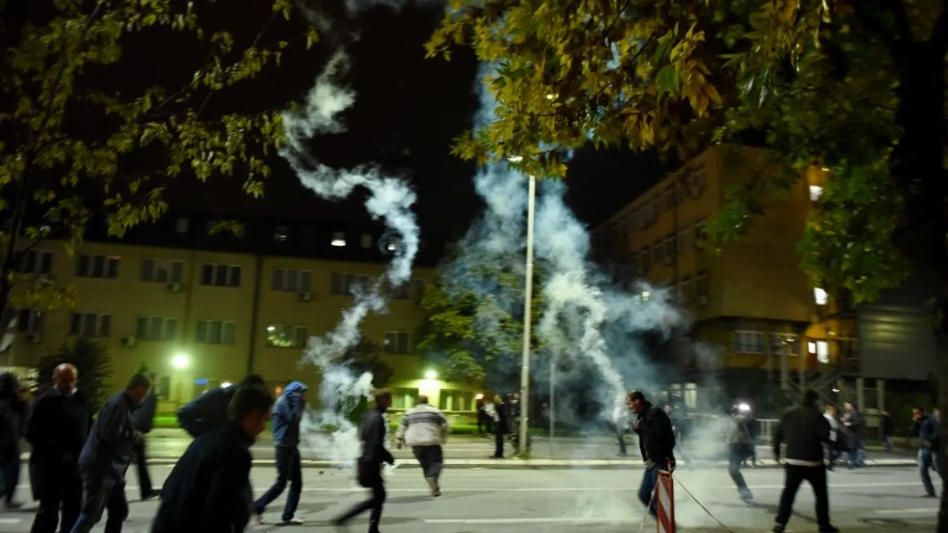 Megostromolták a pristinai rendőrséget