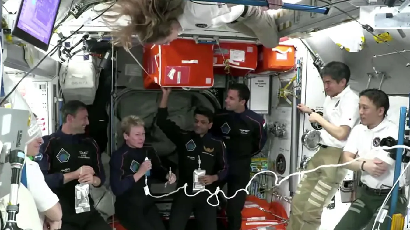 Ax-4: dokkolás és érkezés az űrállomásra - élő közvetítés + videó