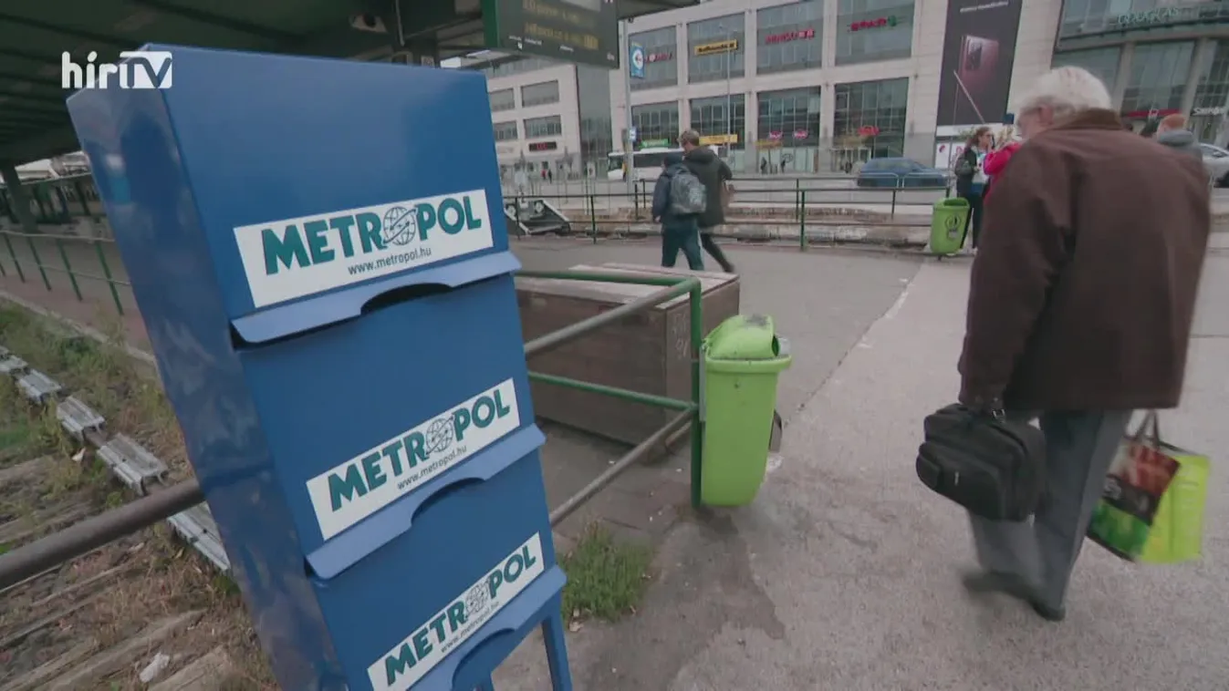 Budapesti srácok: A közterület-felügyelet munkatársai vegzálják az ingyenes Metropol terjesztőit