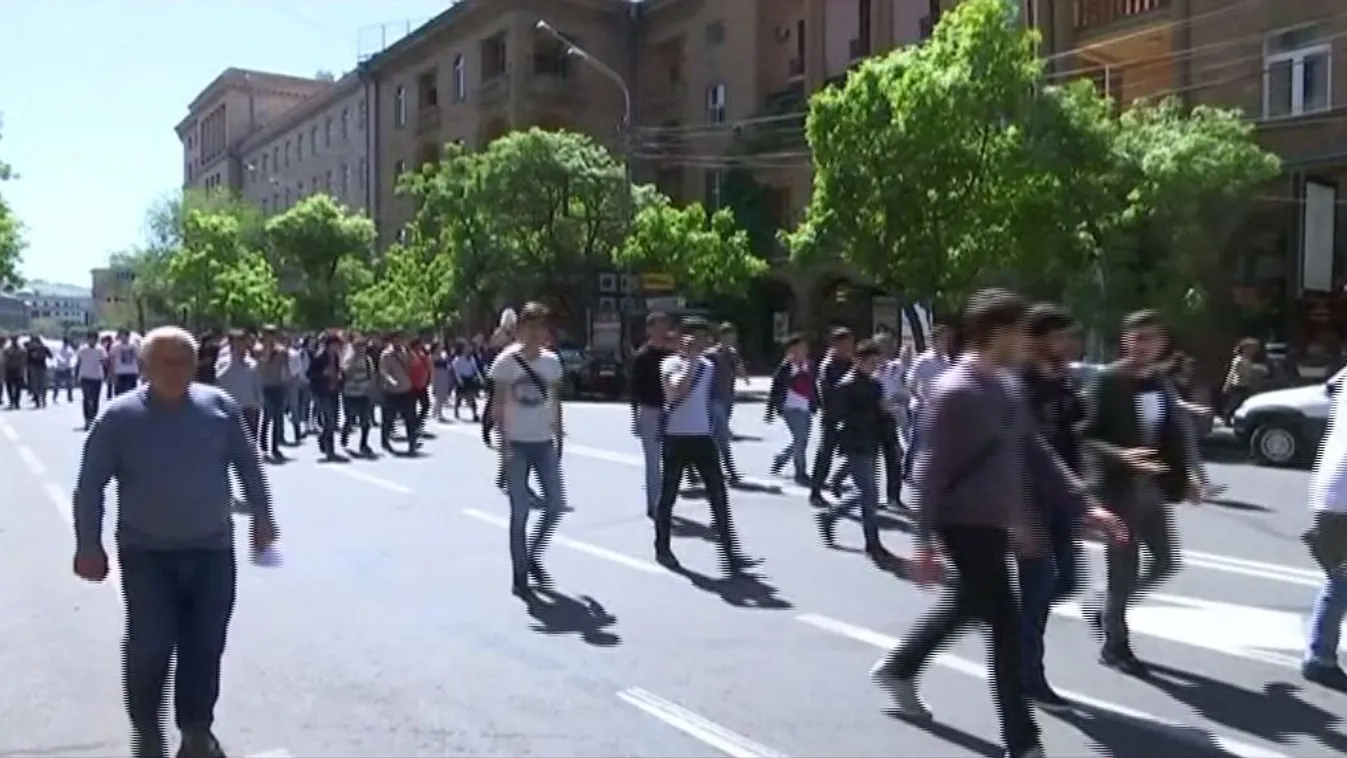 Előrehozott választásokat követelnek Örményországban