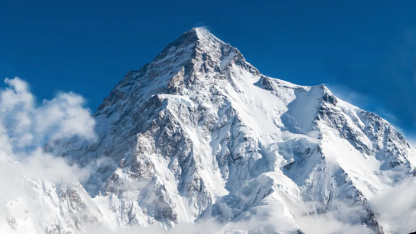 Szörnyethalt egy ismert spanyol hegymászó a világ második legmagasabb hegyén