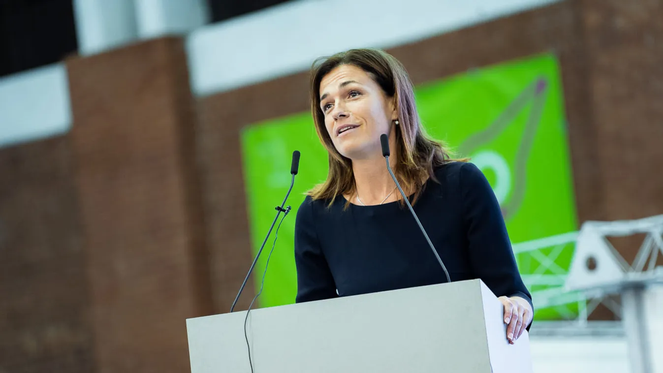 Családokat keresett fel Varga Judit igazságügyi miniszter Szerencsen