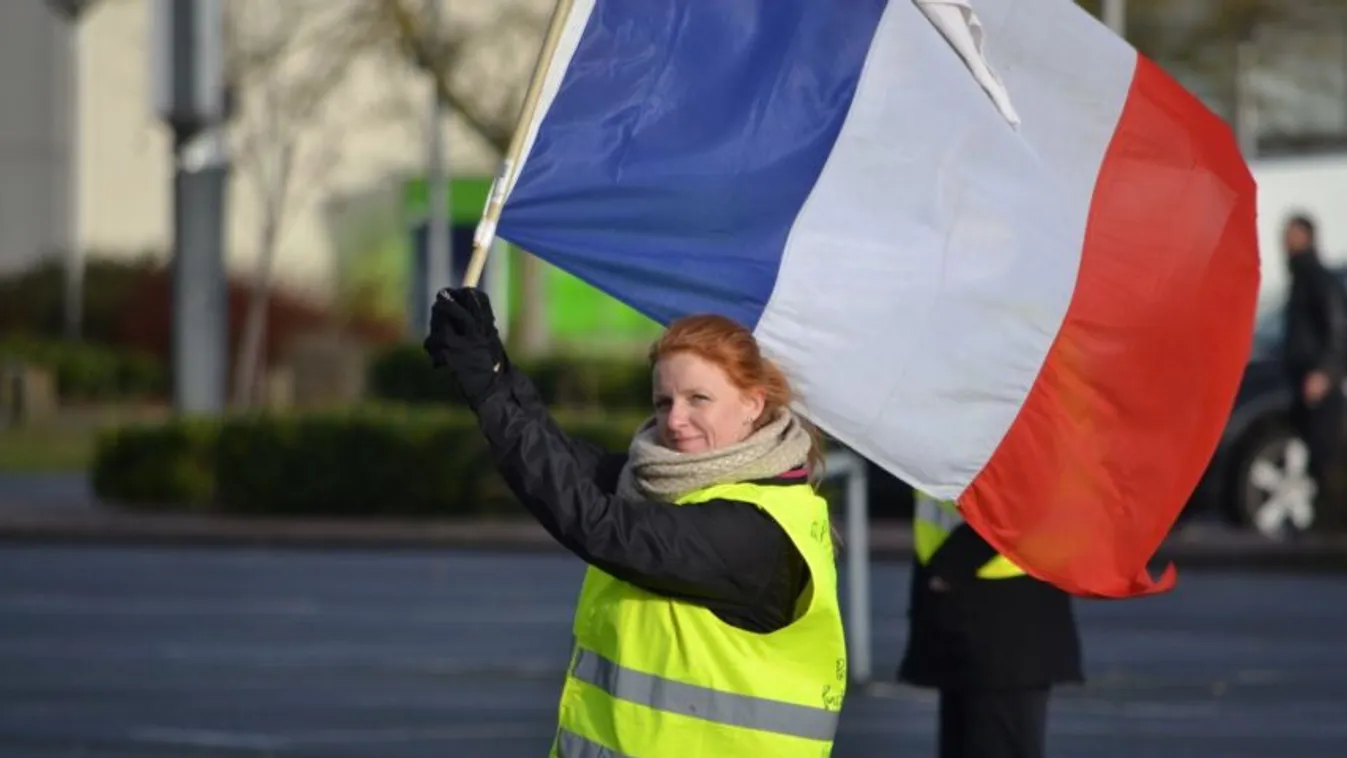 Sárga éjszakára készül Párizs