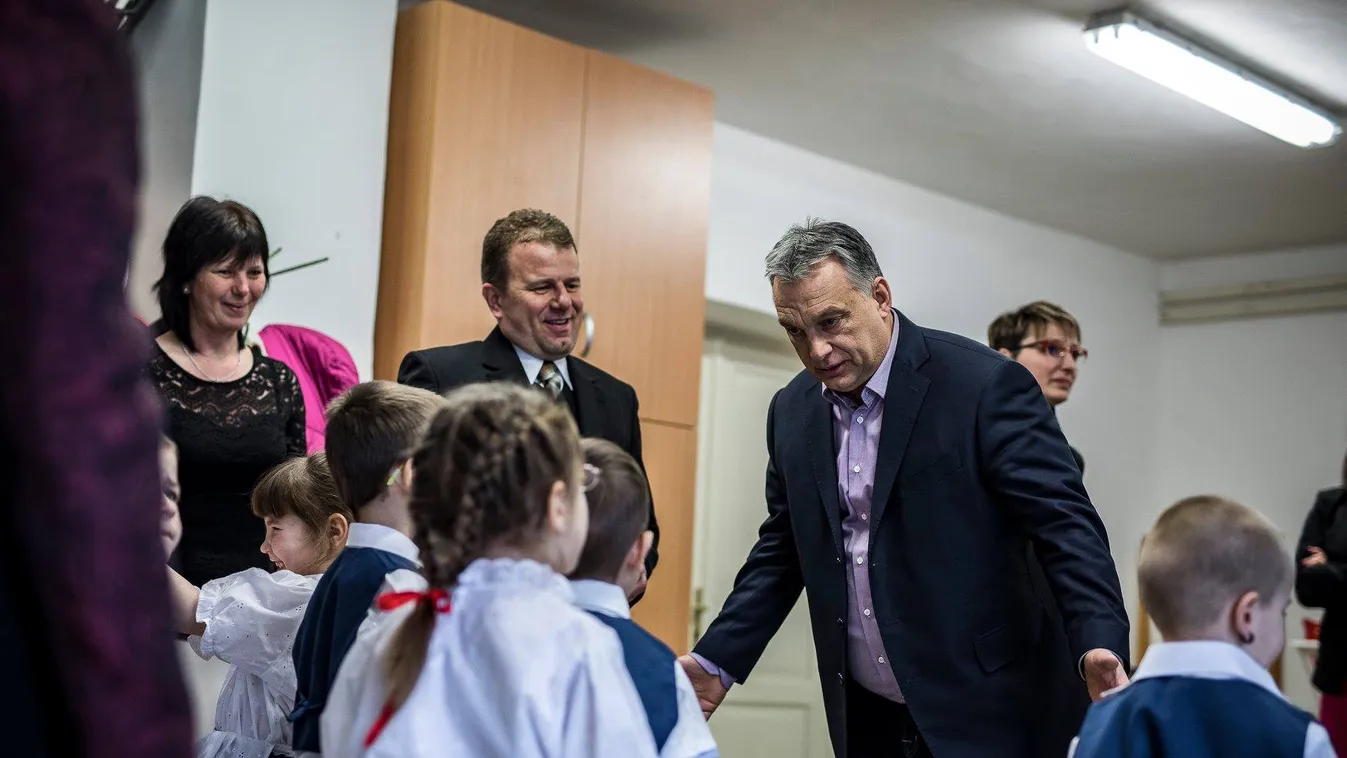 A választási bizottsághoz fordult az LMP Orbán óvodai kampánya miatt