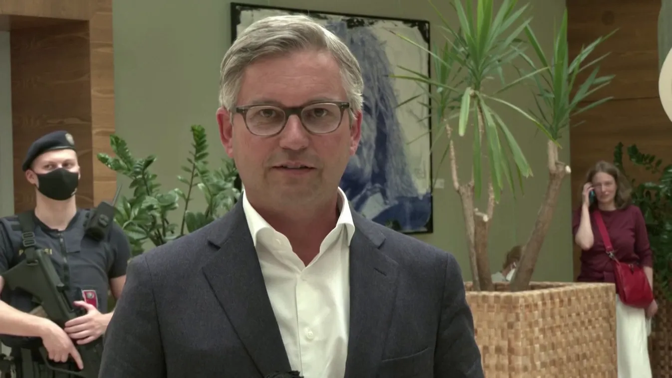 Ausztria nem állítja le az orosz energiahordozók importját