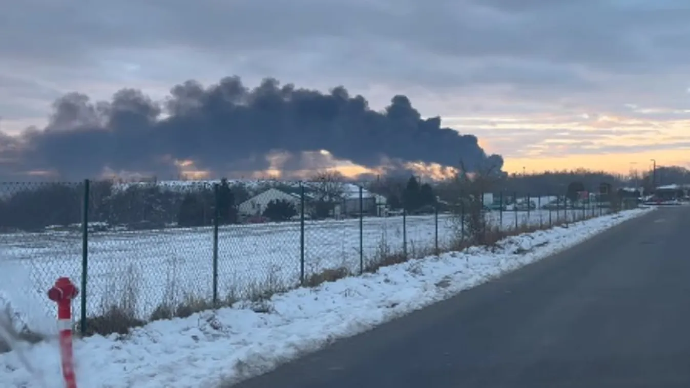 A Mol százhalombattai finomítójánál hatalmas füst gomolyog + VIDEÓ