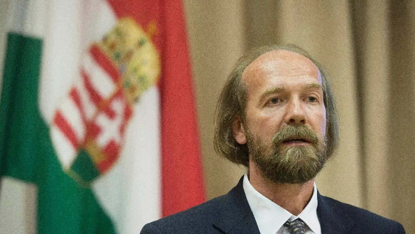 Nemzeti Pedagógus Kar: Nem fog csökkenni 2025-től egy tanárnak sem a fizetése + videó