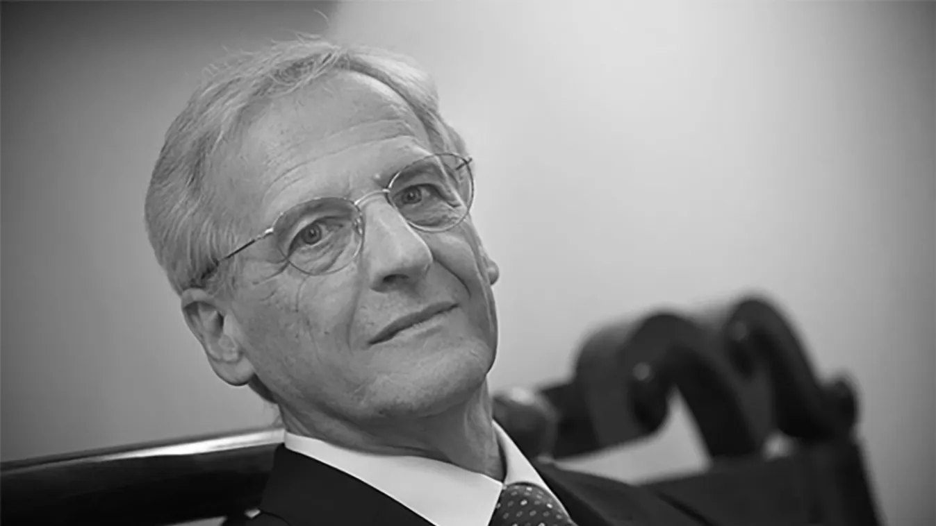 Elhunyt Sólyom László