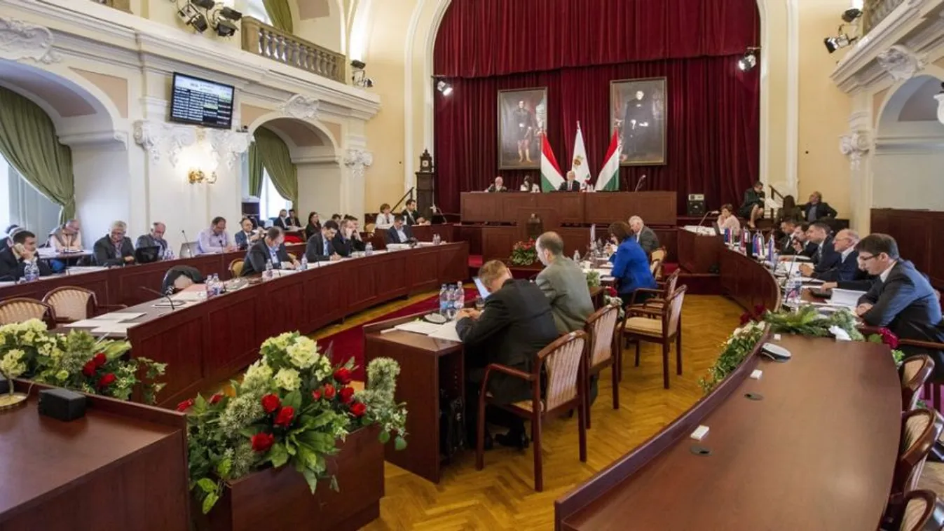 Mielőbb elbontanák a Mahir hirdetőoszlopait