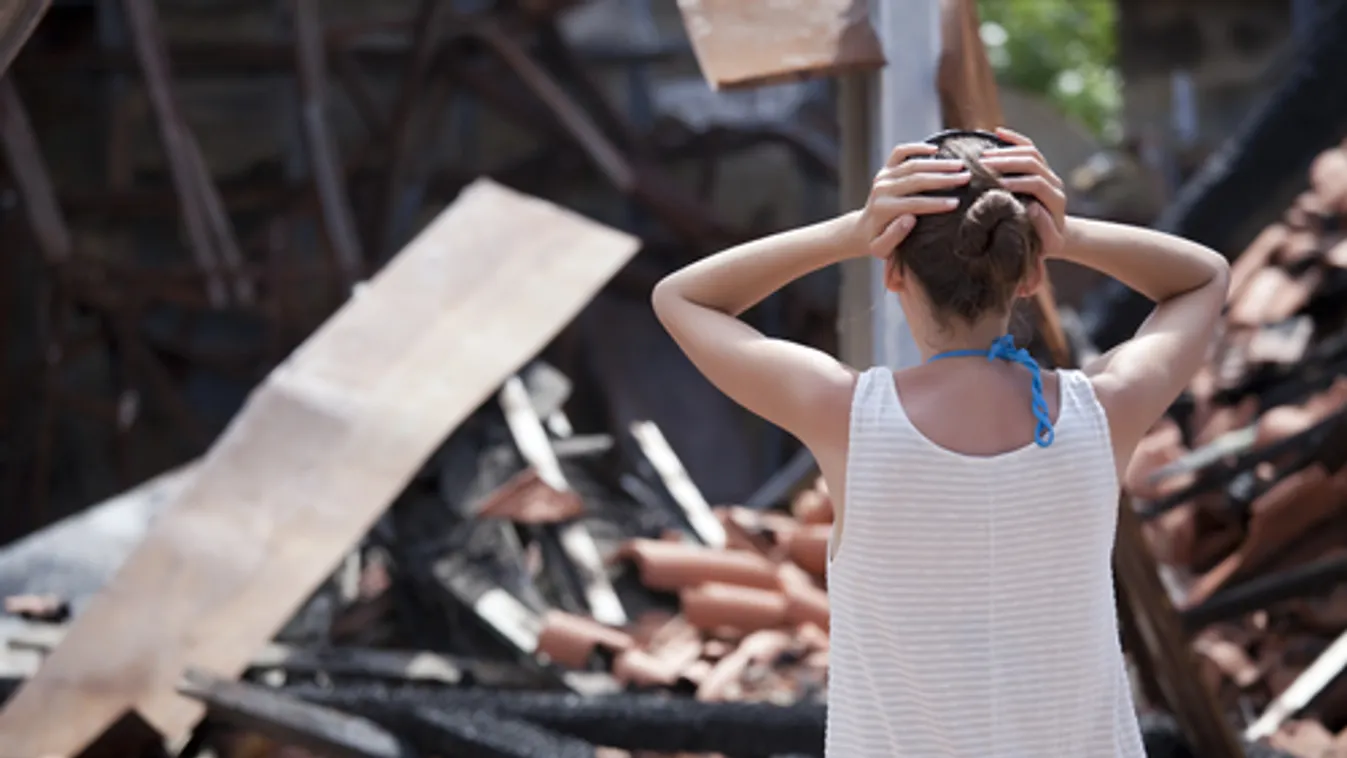 Házomlás Indiában, sokan még a romok alatt vannak