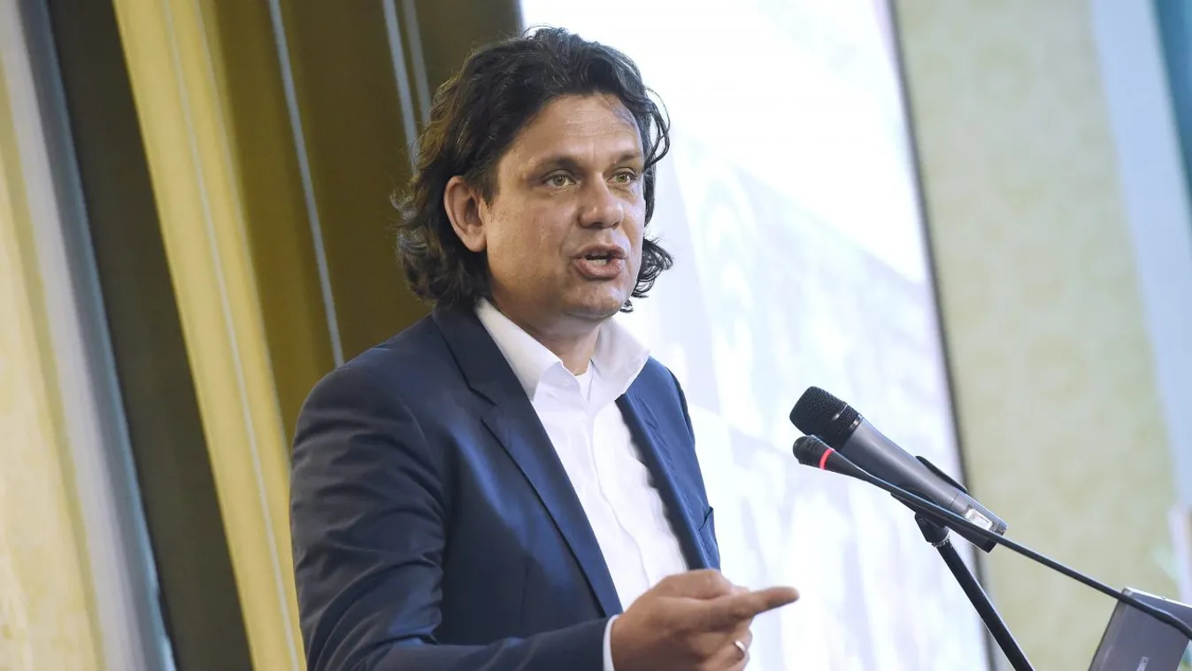 Fidesz: Meg kell üzenni Brüsszelnek, hogy a bevándorlást meg kell állítani