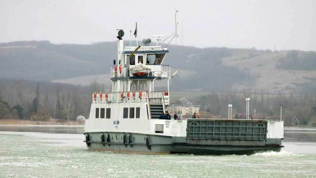 Hétfőtől már csak óránként jár a balatoni komp