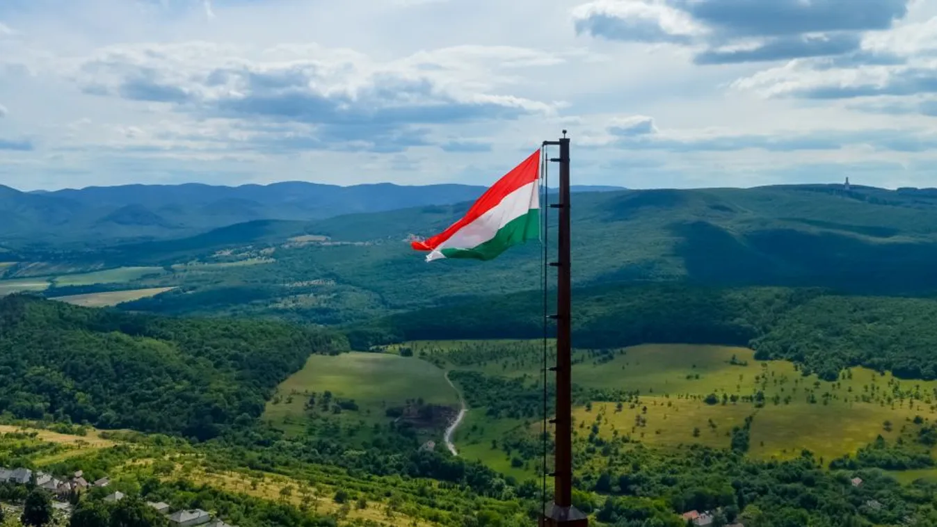 Varga Mihály: Erős, érdekeiért kiállni képes nemzetet építünk