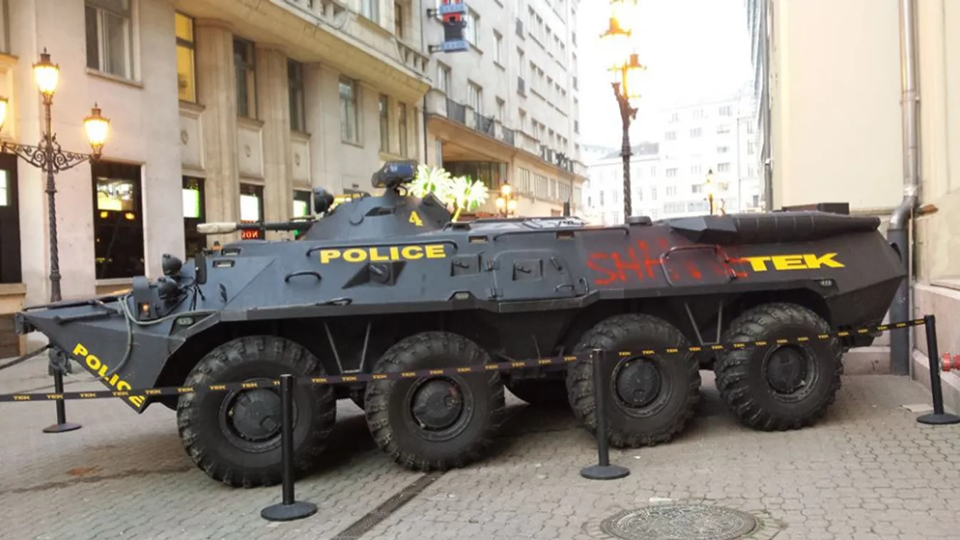 Bakondi megmagyarázta, hogyan firkálták össze a TEK harckocsiját