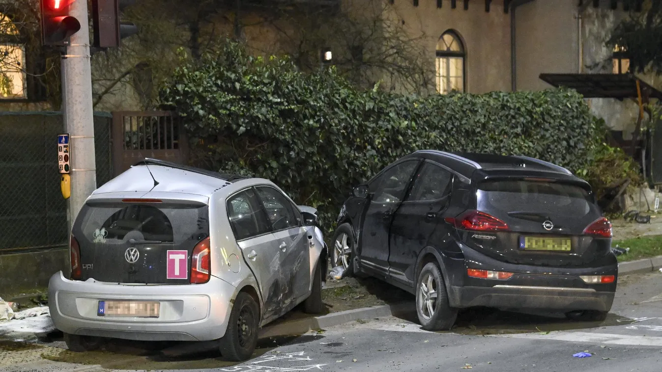 Meghalt egy ember, amikor járdára hajtott két autó Debrecenben