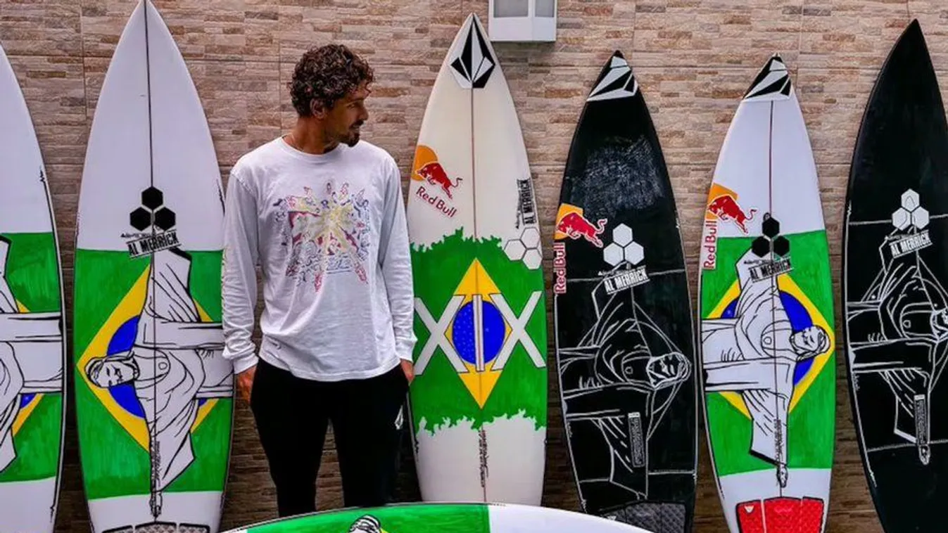 A vallássemlegesség jegyében tiltották le az Olimpián a Krisztus-ábrázolással díszített szörfdeszkát