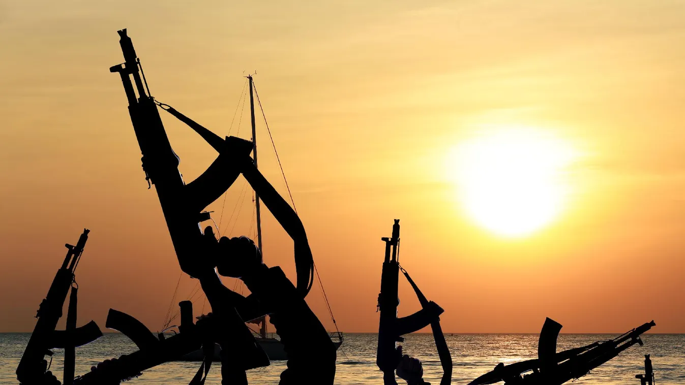 A szomáliai kalózok a váltságdíj ellenében szabadon engedtek egy teherhajót