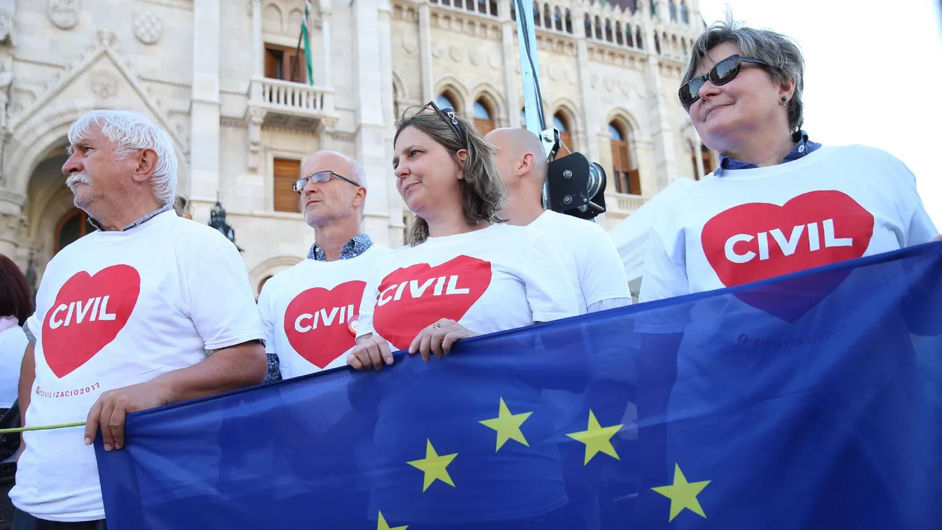 A civilek és a demokrácia