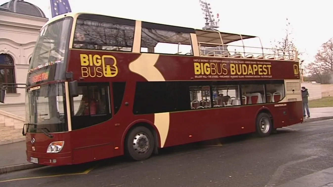 Újra próbálkozik a főváros a buszos városnézéssel