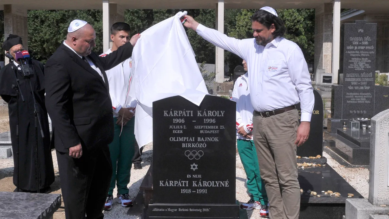 Felavatták az első magyar olimpiai bajnok birkózó új síremlékét