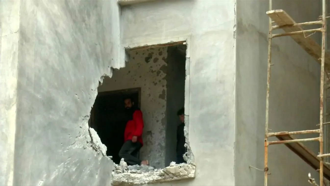 További ezrek menekültek el Líbiában a harcok elől