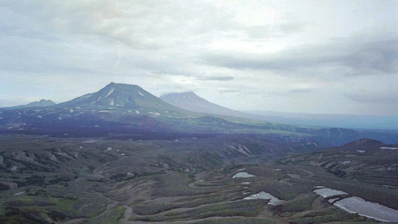 Tíz kilométer magas hamuoszlopot okádott egy kamcsatkai vulkán