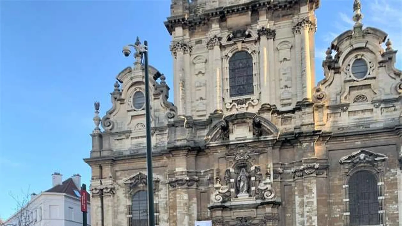 Egy migránsok által elfoglalt brüsszeli templom