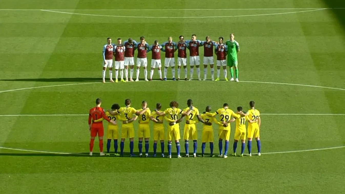 Egyperces csenddel adóztak a lezuhant futballklub-tulajdonos előtt