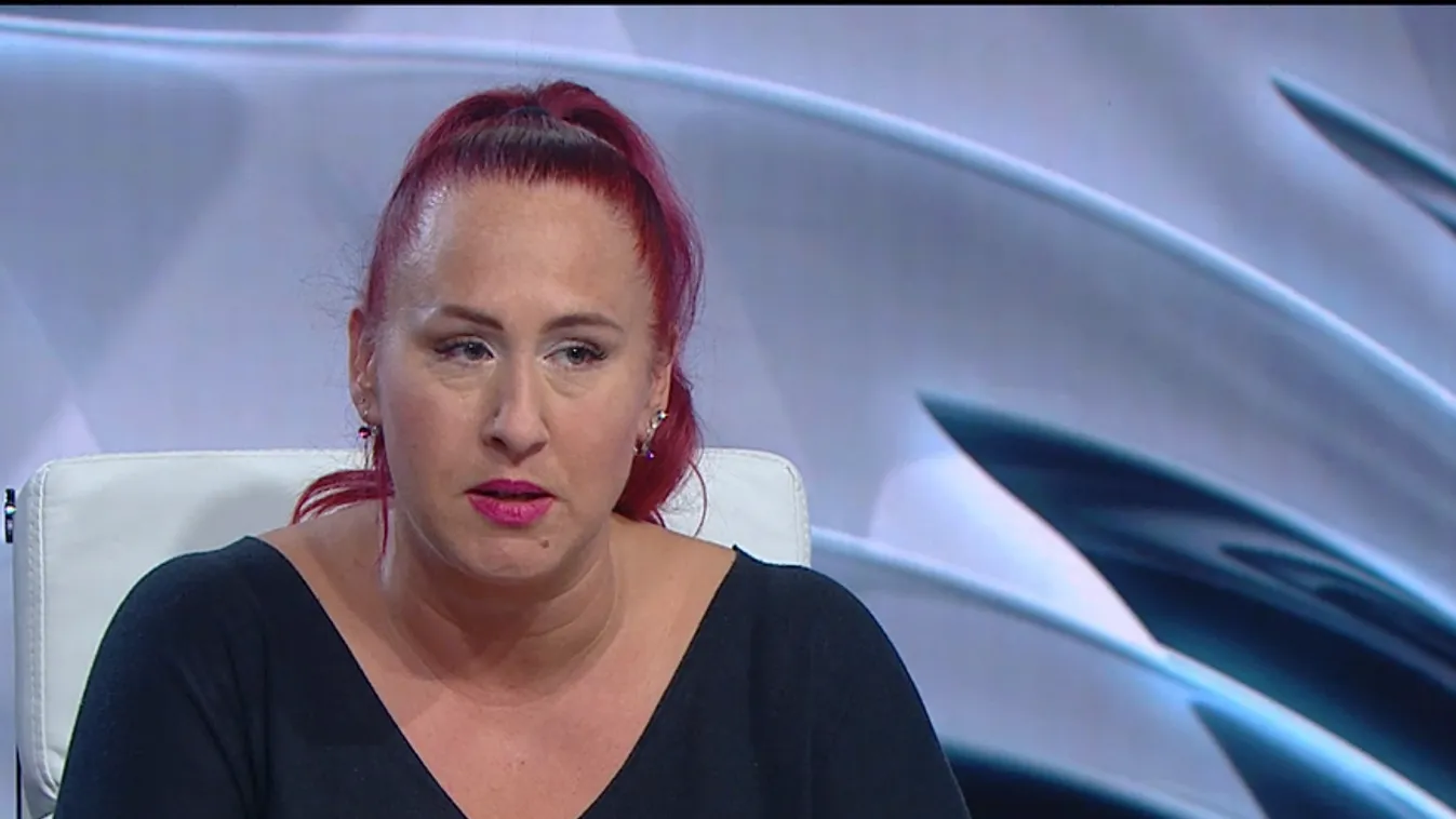 Egyre több a kiskorúak által saját magukról készített intim felvétellel történő visszaélés