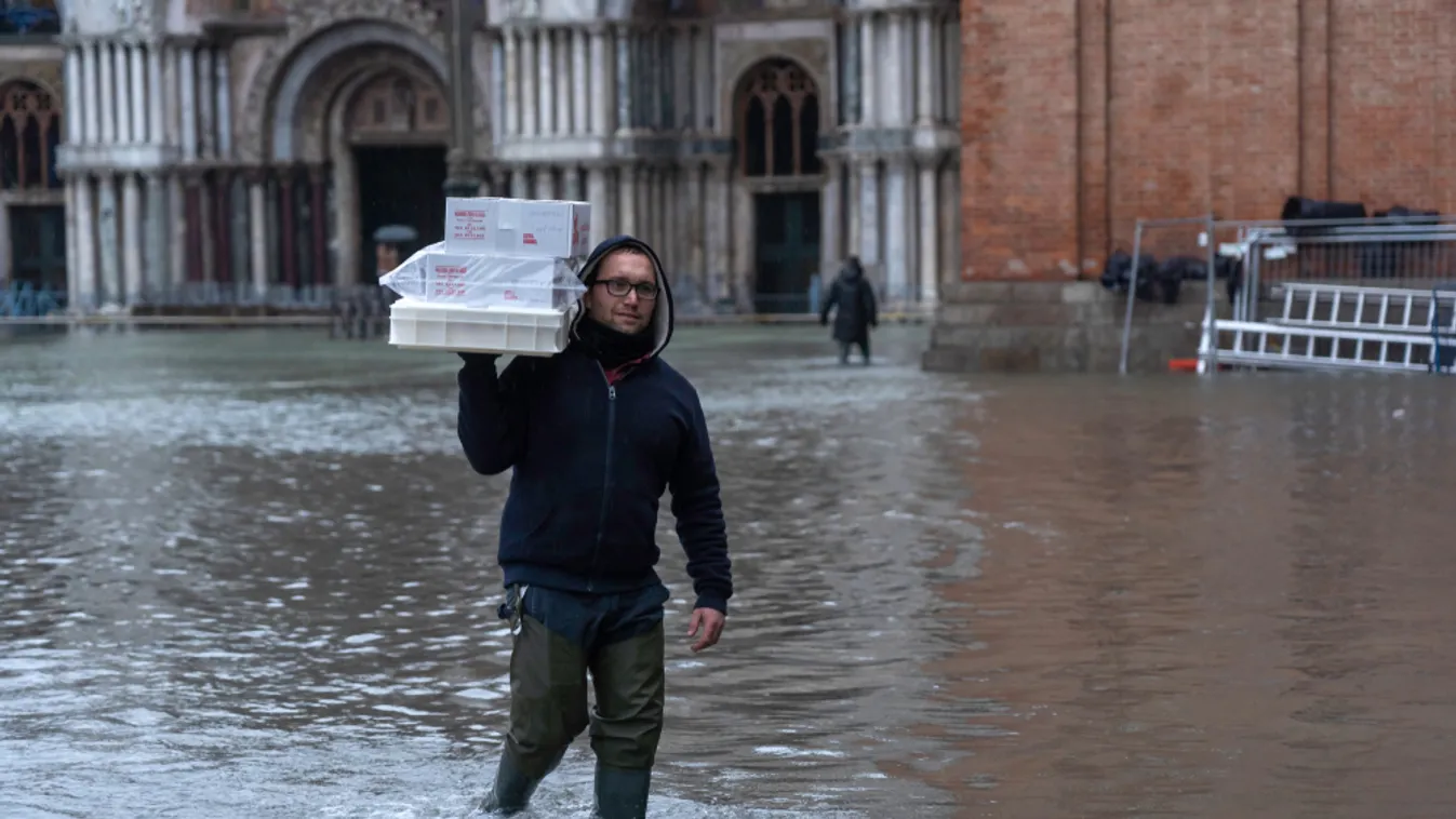 Ismét víz alá került a velencei Szent Márk tér, ítéletidő tombol szerte Olaszországban