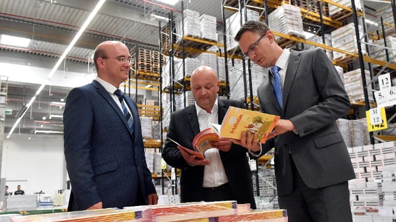 Rétvári: a 2020/21-es tanévtől már minden diák ingyenesen kapja a tankönyveket