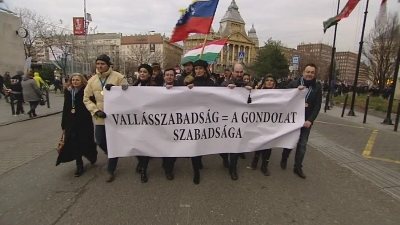 Tüntettek a szcientológusok