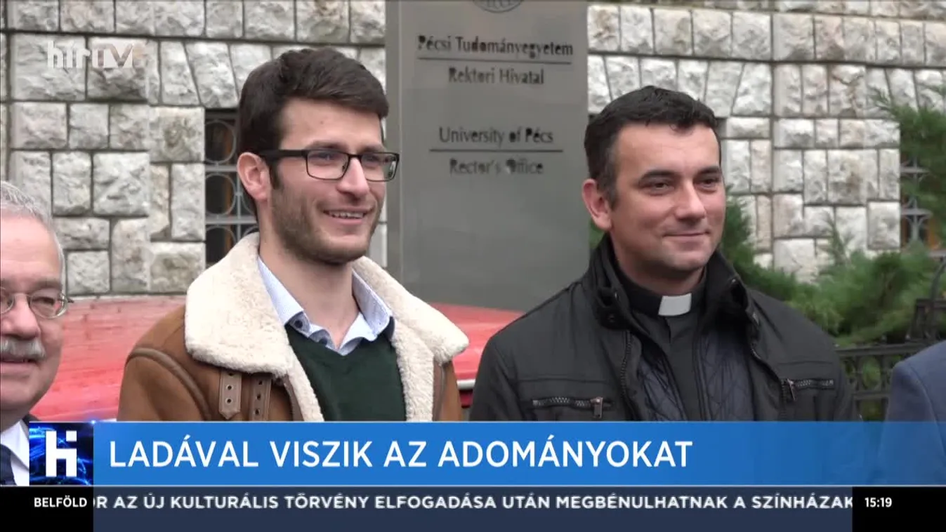 Ladával viszik az adományokat