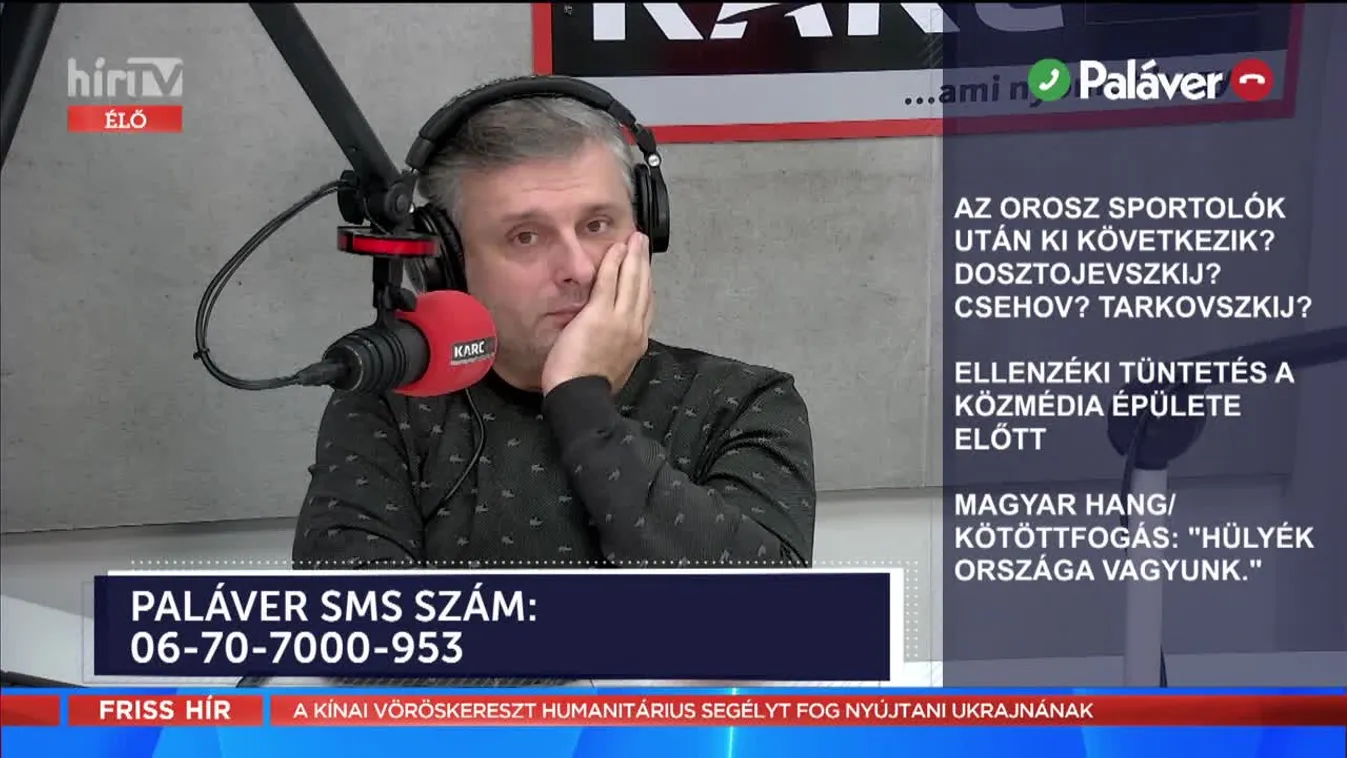 Paláver: Ellenzéki tüntetés a közmédia épülete előtt