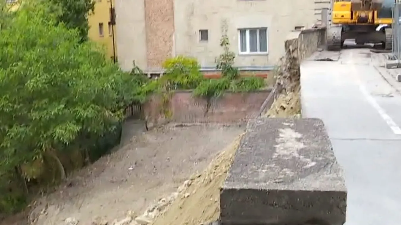 Megkezdődött a Logodi utcai támfal bontása